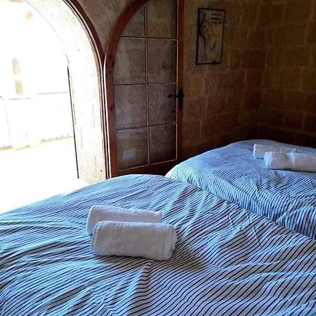 Tas Suplu Farmhouse Gozo Santu Pietru